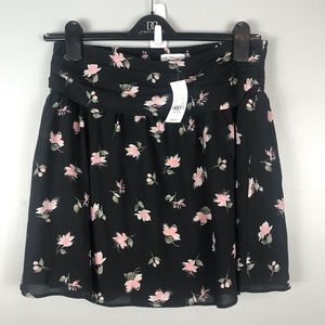 Nwt New York&co Flowers Skirt Size Medium